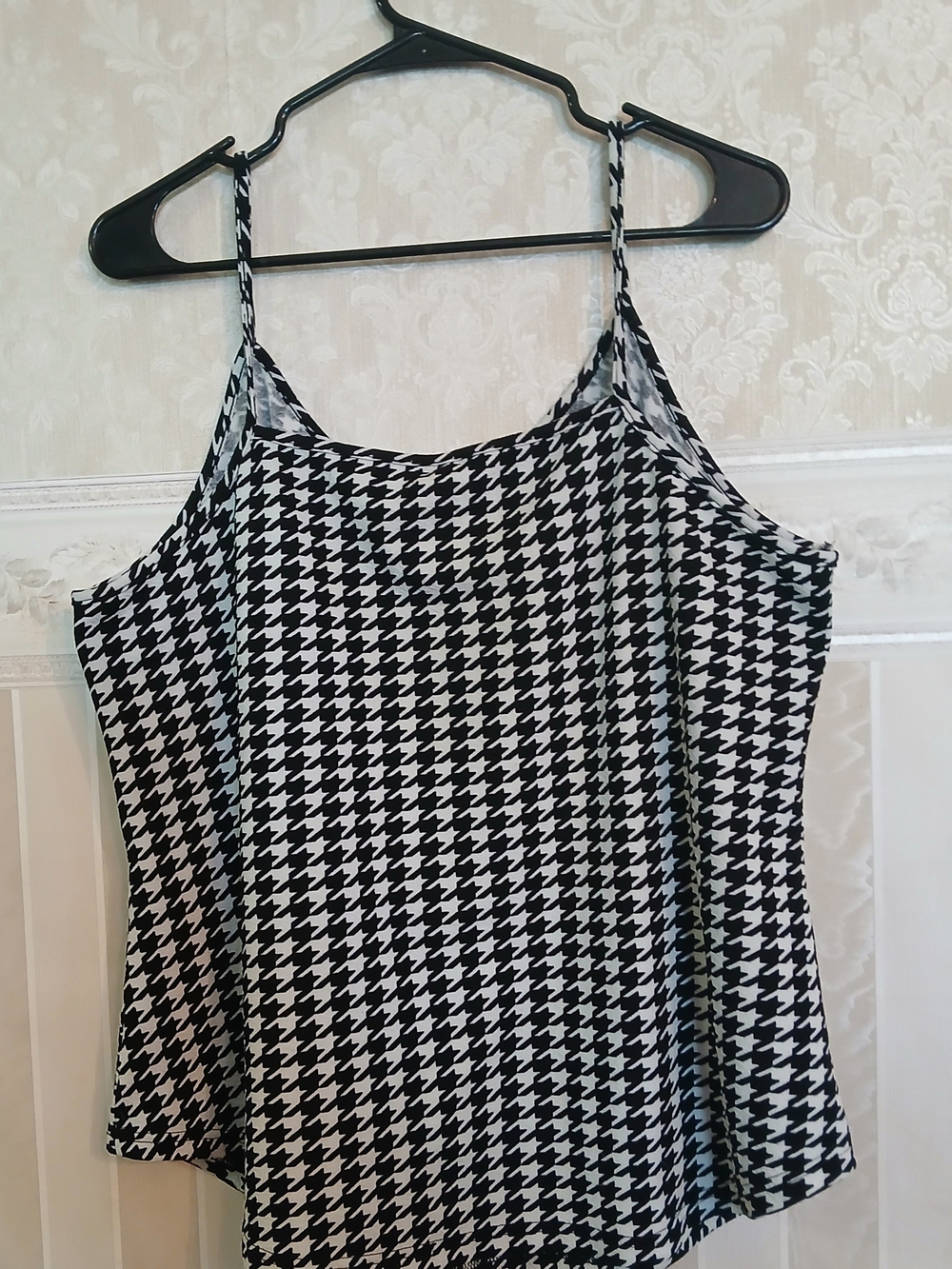 SHEIN Black and White Houndstooth Curve Top - Picture 2 of 3